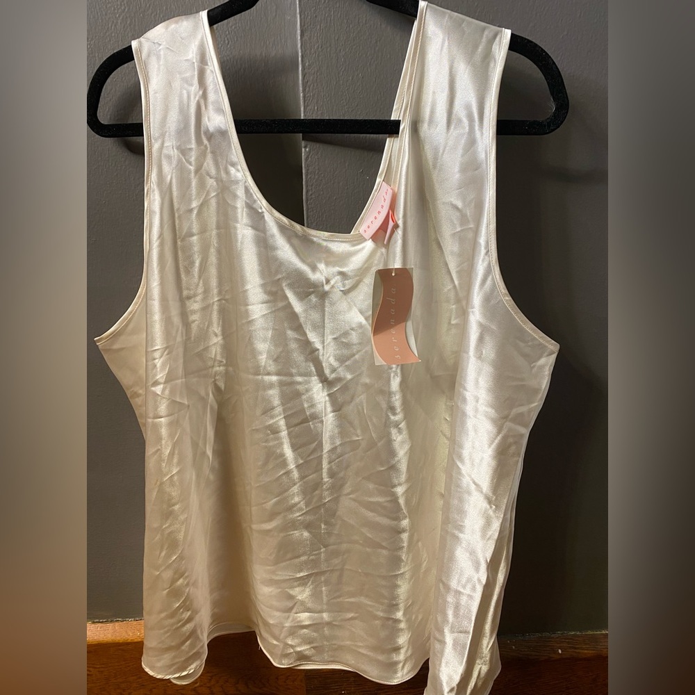Woman’s Ivory Camisole made by Serenada . Size 2x 22/24. New with tags.